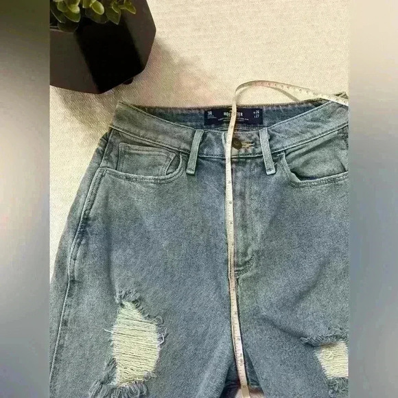 Hollister Curvy Ultra High Rise Mom Jean Size 3R - Picture 3 of 7